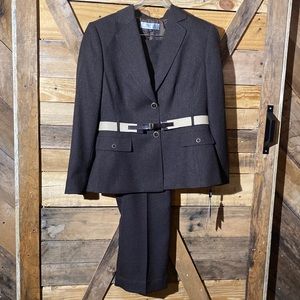 🔥🔥NWT Tahari Pantsuit Size 14🔥🔥